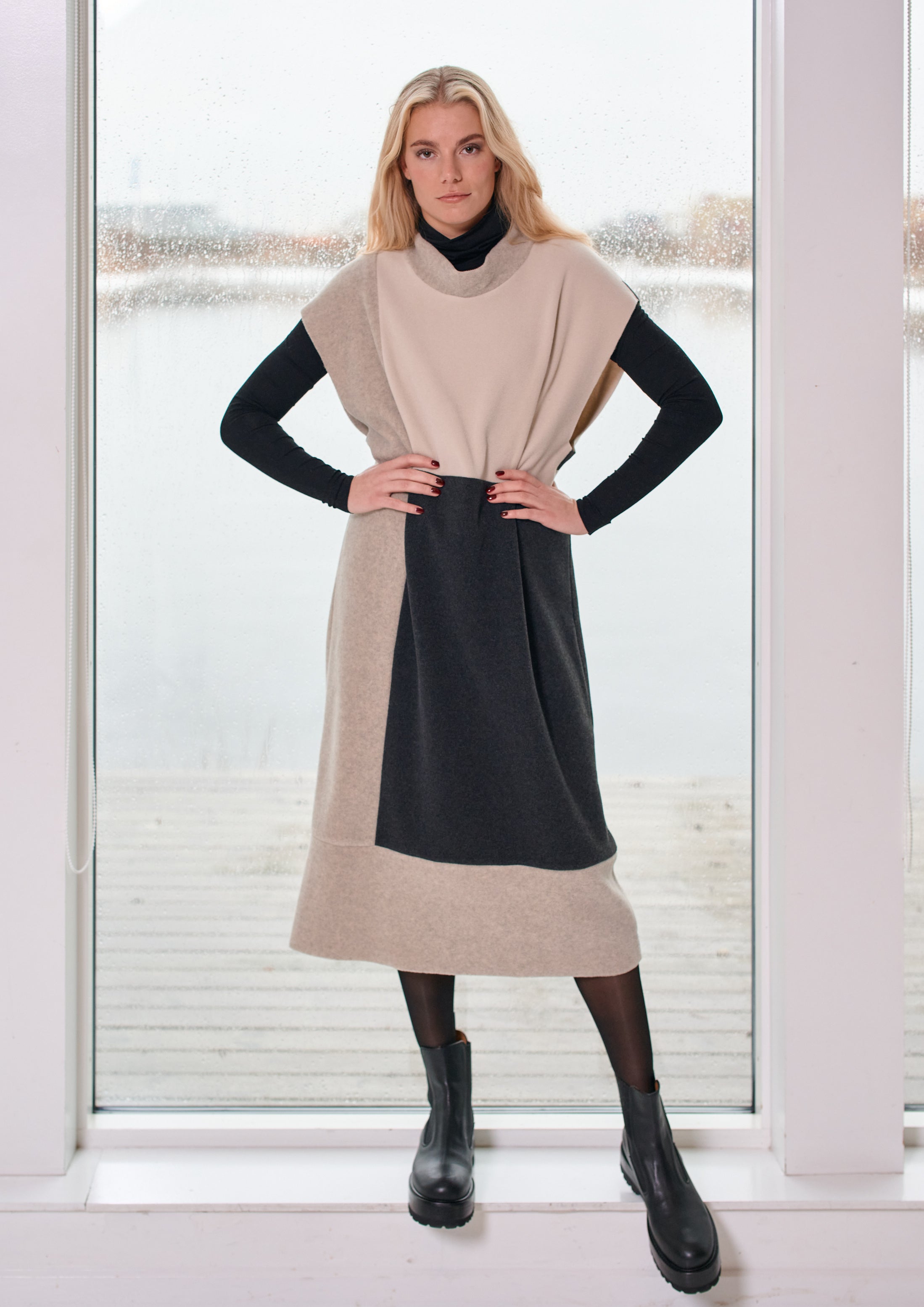 HENRIETTE STEFFENSEN COPENHAGEN TUNIKA ÆRMELØS PATCH - 3241 TUNICS SOFT BLACK/SAND/KIT 117