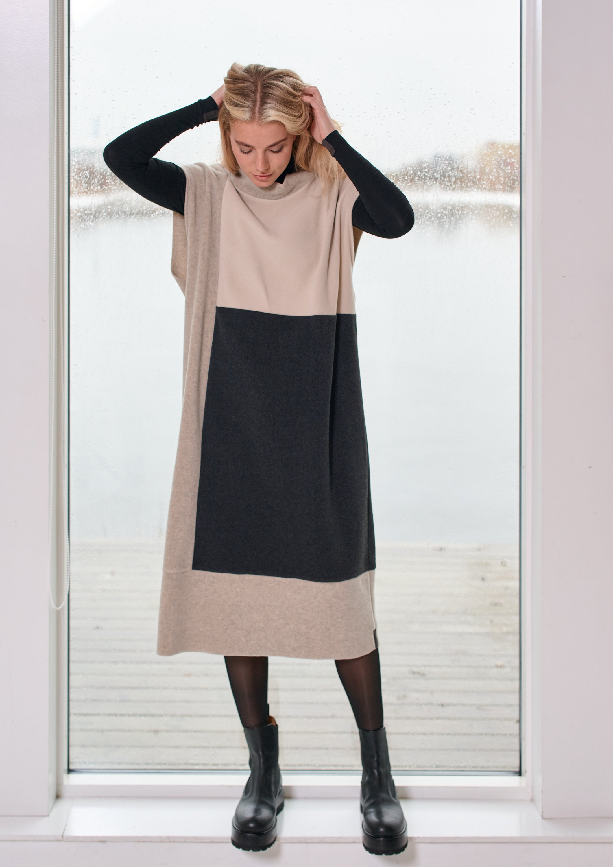 HENRIETTE STEFFENSEN COPENHAGEN TUNIKA ÆRMELØS PATCH - 3241 TUNICS SOFT BLACK/SAND/KIT 117