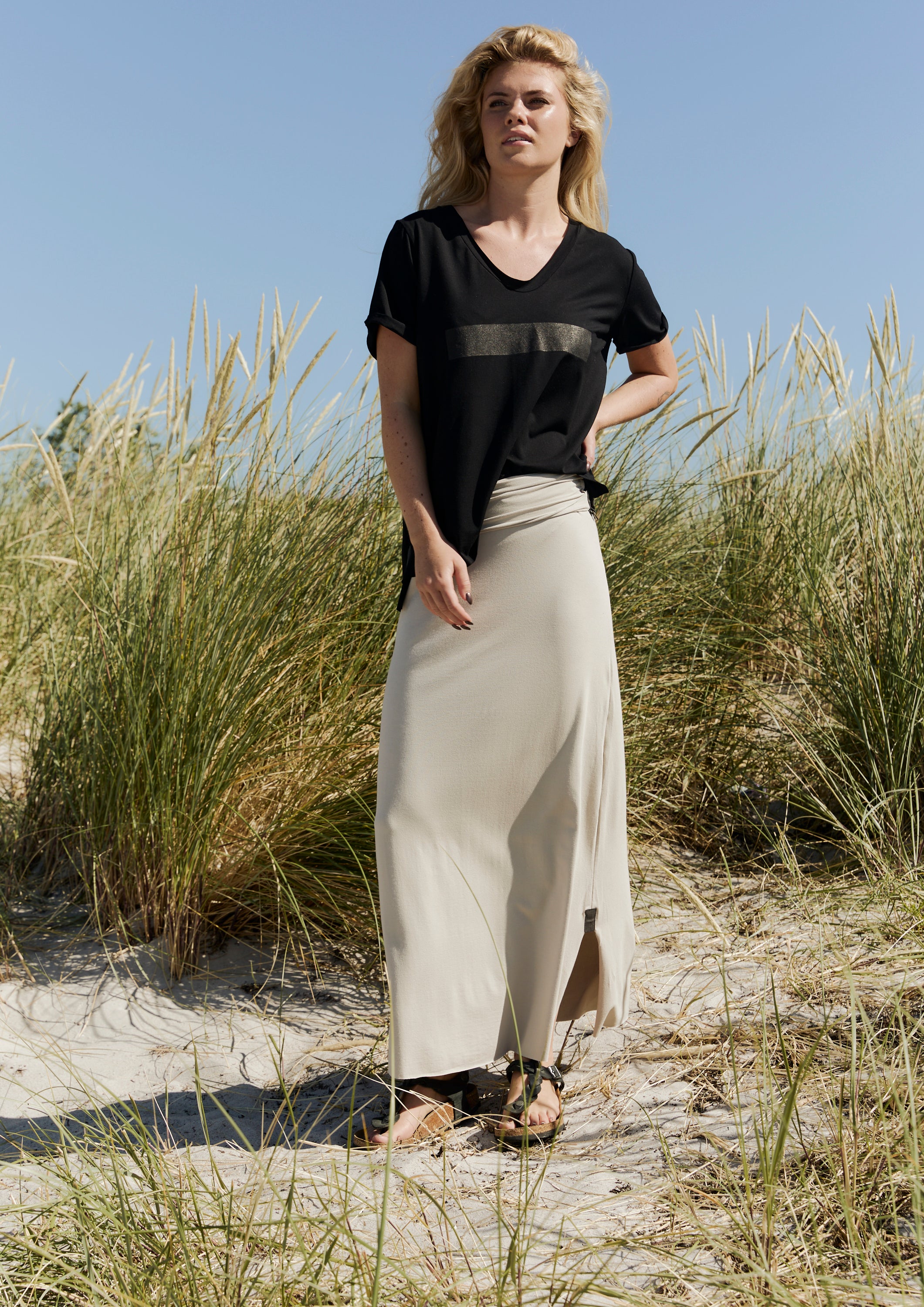 HENRIETTE STEFFENSEN COPENHAGEN V-NECK TEE - 96105 ERASE T-SHIRTS BLACK 900