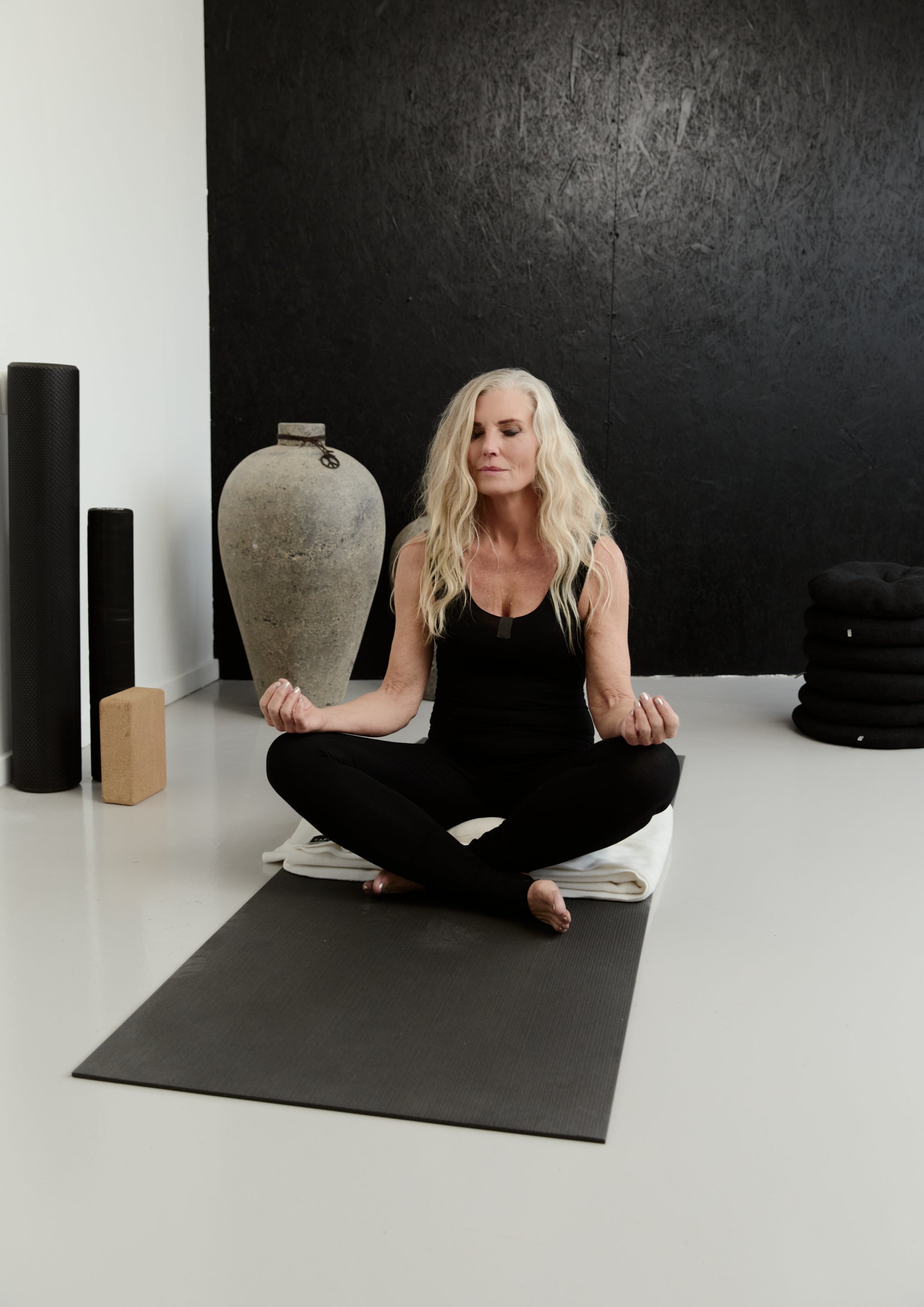 HENRIETTE STEFFENSEN COPENHAGEN YOGA HELDRAGT - 99010 HELDRAGTER jersey YOGA BLACK 900